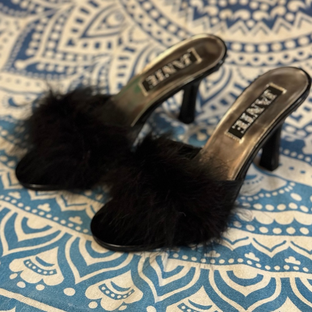 Feather heels for lingerie